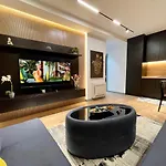 Queens Luxury Apartments Tirana